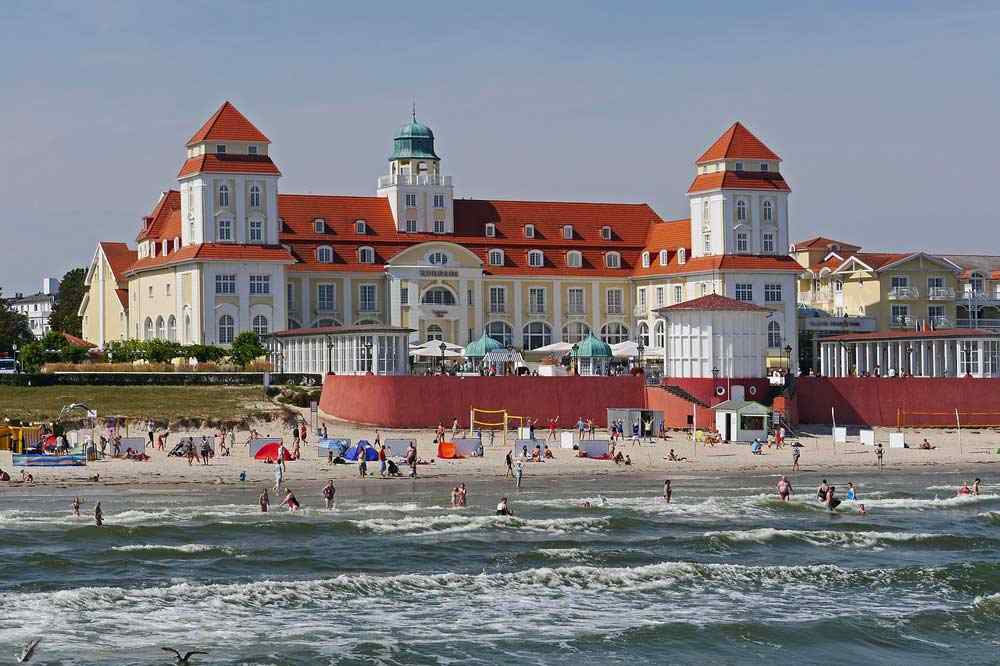 Kurhaus und Strand von Binz