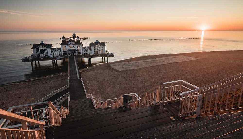 Faszinierendes Rügen - die Seebrücke in Sellin im Sonnenuntergang