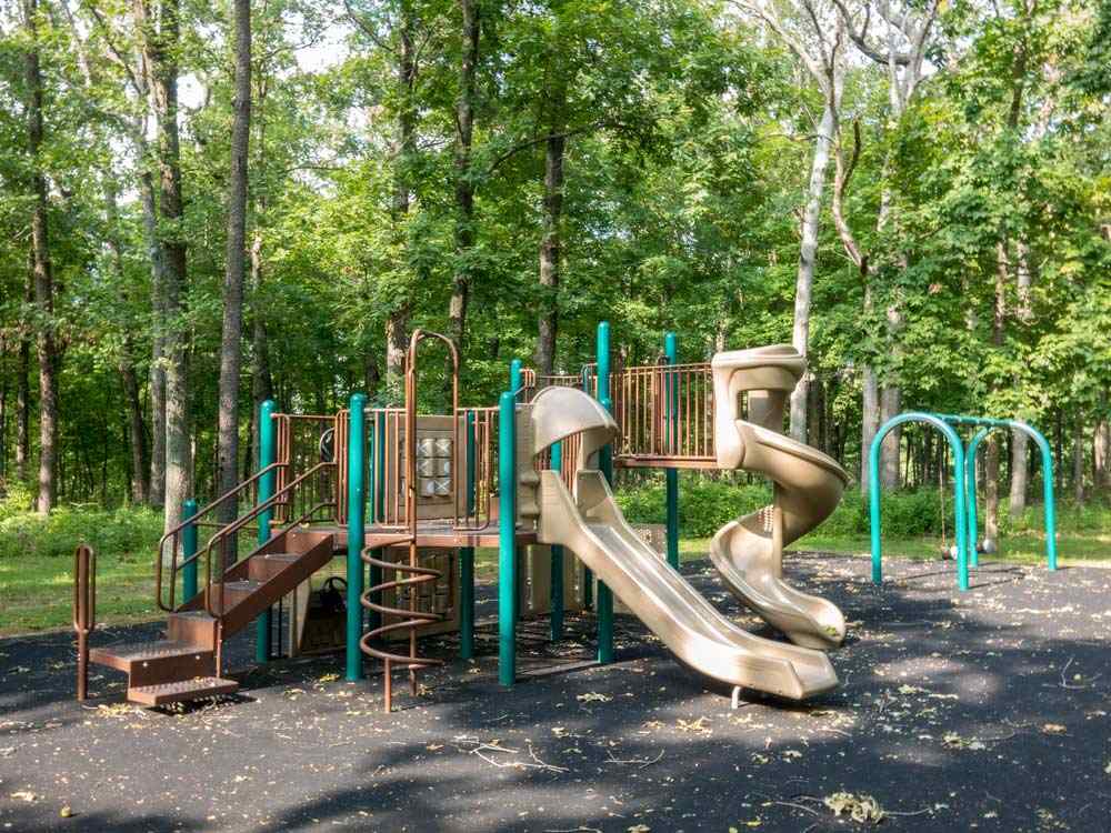 Kinderspielplatz (depositphotos.com)